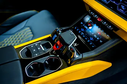 2025 Lamborghini URUS — миниатюра 11