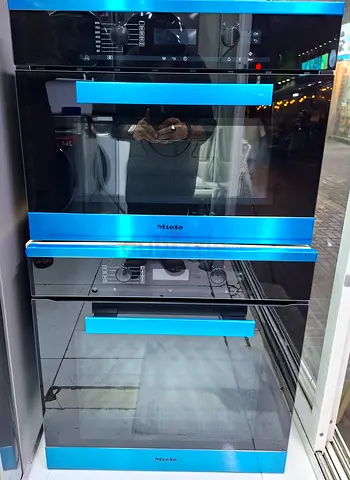 Miele latest model bulit in oven and microwave set same like new condition perfect working