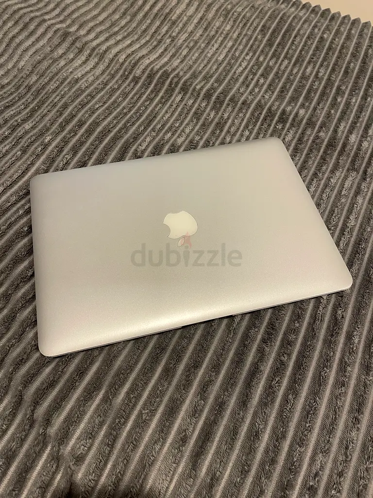Apple MacBook Air Intel core i5 201565099810767491111