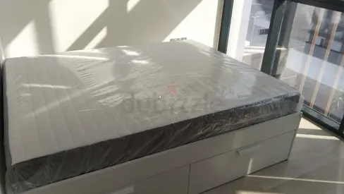 Comfortable Queen Size Bed with Storage and mattress