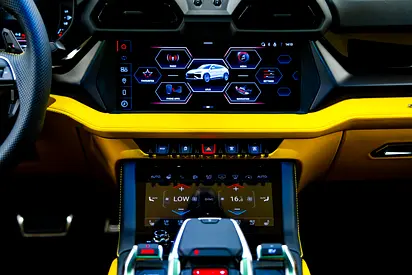 2025 Lamborghini URUS — миниатюра 16