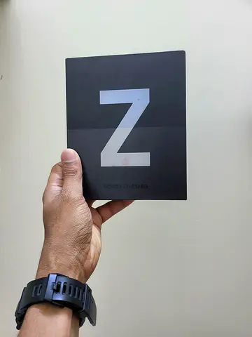 Samsung Z fold 3 - Brand New Condition - 256gb - With case,box and bills