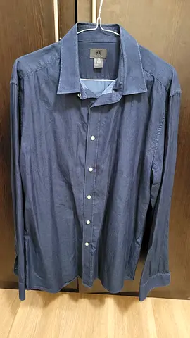HM shirt