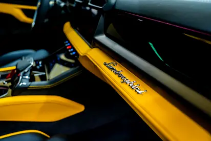 2025 Lamborghini URUS — миниатюра 10