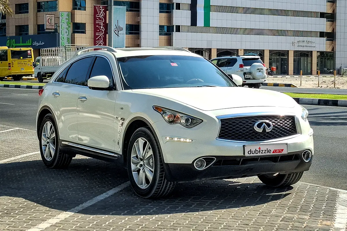 Infiniti QX70 2018 — photo 1 of 15