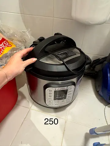 Pre-Owned Instant Pot - Perfect for Quick Meals