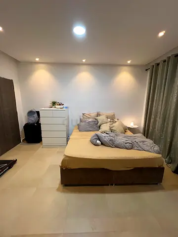 Cozy Bed Set with Chic Bedding Accessories