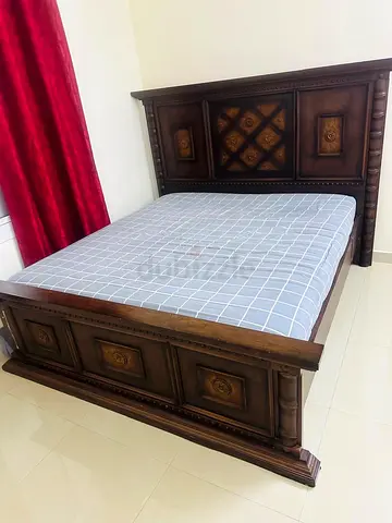 Elegant Wooden king size Bed with Mattress for Sale