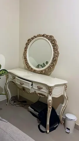 Elegant Decorative Column with Floral Arrangement
