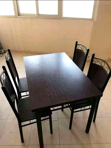 Dining table brand new