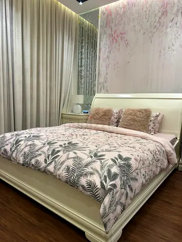 Bed set with side tables and dressing table