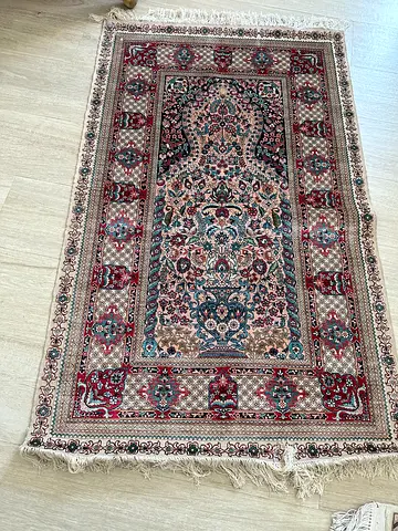 Beautiful Hand Made Hereke silk collectable  Rug