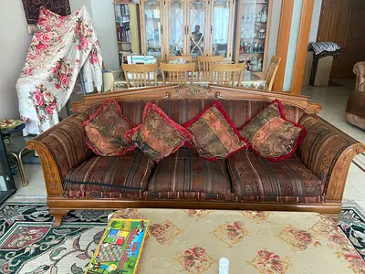 Elegant Vintage Sofa with Decorative Cushions
