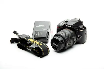 Nikon D3400 Camera with strap and battery charger