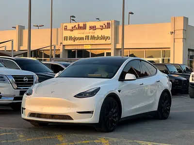 تسلا موديل Y صبغ وكالة مالك اول من الوكالة بحالة ممتازة جدا جدا