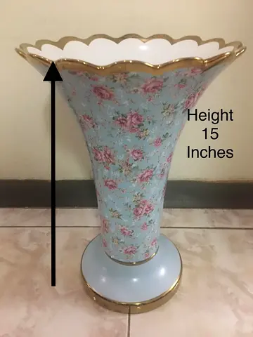 Porcelain vase for AED 50 only