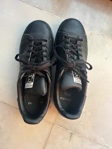 Authentic Black Adidas Stan smith Sneakers .