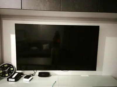 Sleek Flat Panel TV for Sale 75 pol