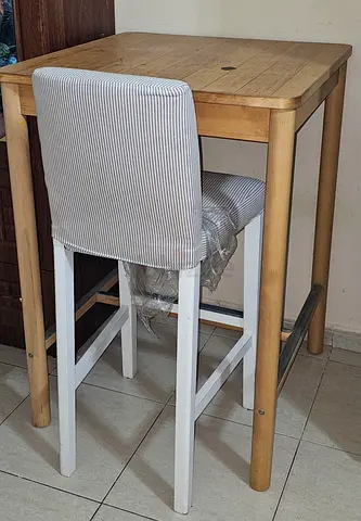 Stylish Wooden Bar Table with High Chair