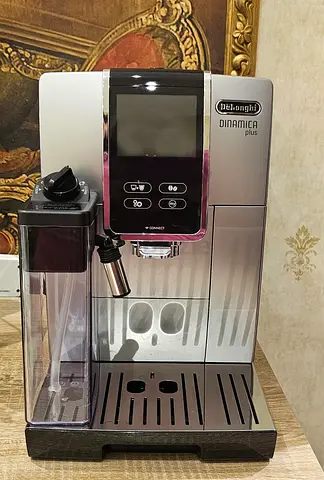 Delonghi Dinamica Plus Coffee Machine in Excellent Condition