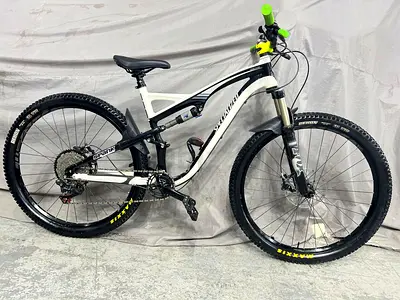 High-Performance Mountain Bike in Excellent Condition