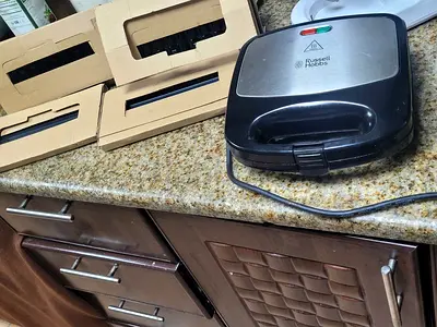NEW RUSSEL HOBS SANDWITCH MAKER FOR SALE!!! WITH ALL DIFFERENT ATTACHMENTS FOR SALE!!