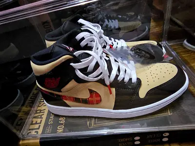 Nike Air Jordan 1 Retro mids (dior) - Stylish and Iconic Sneakers