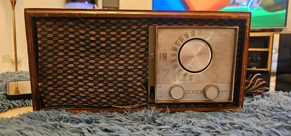 Vintage Zenith Tube Radio - Model S-65234  (1950s)