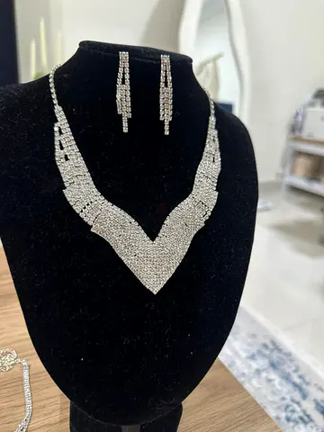Elegant Silver Necklace and Earring Set