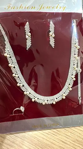 Elegant Fashion Jewelry Set with Necklace and Earrings