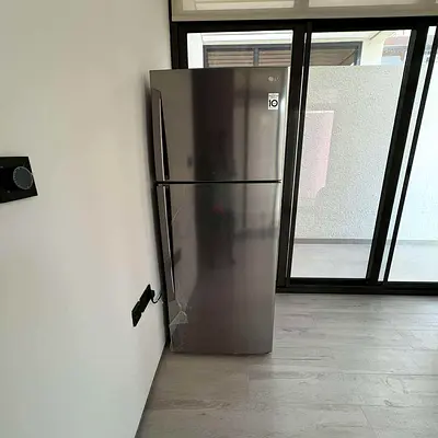 LG Refrigerator and Freezer Mint Condition Working Order Perfect