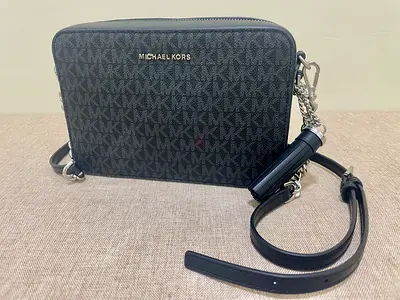 MICHAEL KORS ORIGINAL 
Jet Set Large Crossbody Bag – with Black Chain Edition