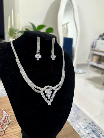 Elegant Jewelry Set with Necklace and Earrings