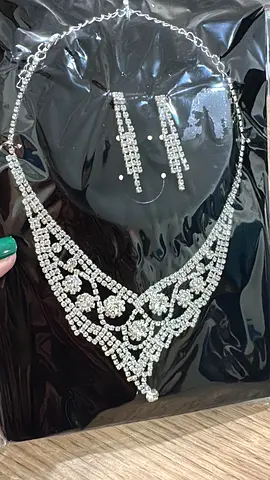 Elegant Silver Jewelry Set with Necklace and Earrings