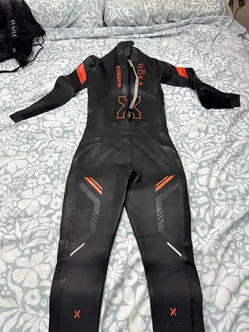 Roka Swim Wetsuit Maverick size L - Perfect for Triathlons!