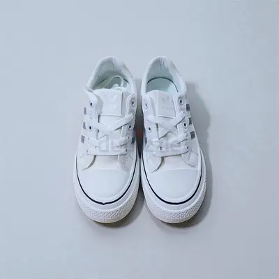 BRAND NEW - Stylish Adidas Sneakers in Size 37 - Perfect for Any Occasion!