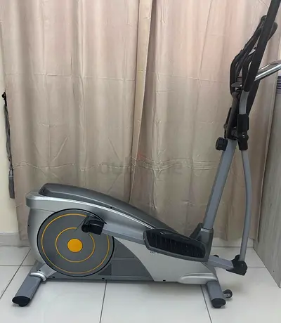 Elliptical Trainer (Cross Trainer)