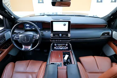 صورة 13 لـ 2021 Lincoln NAVIGATOR