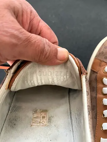 Authentic Gucci second hand Sneakers in Excellent Condition