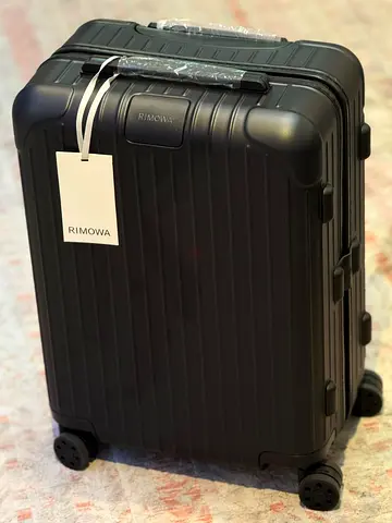 Rimowa Essential cabin suitcase in Black