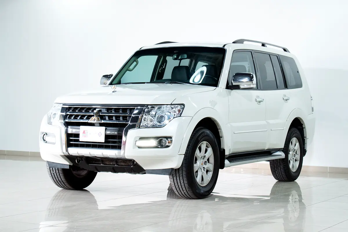 Mitsubishi Pajero 2022 — photo 1 of 15