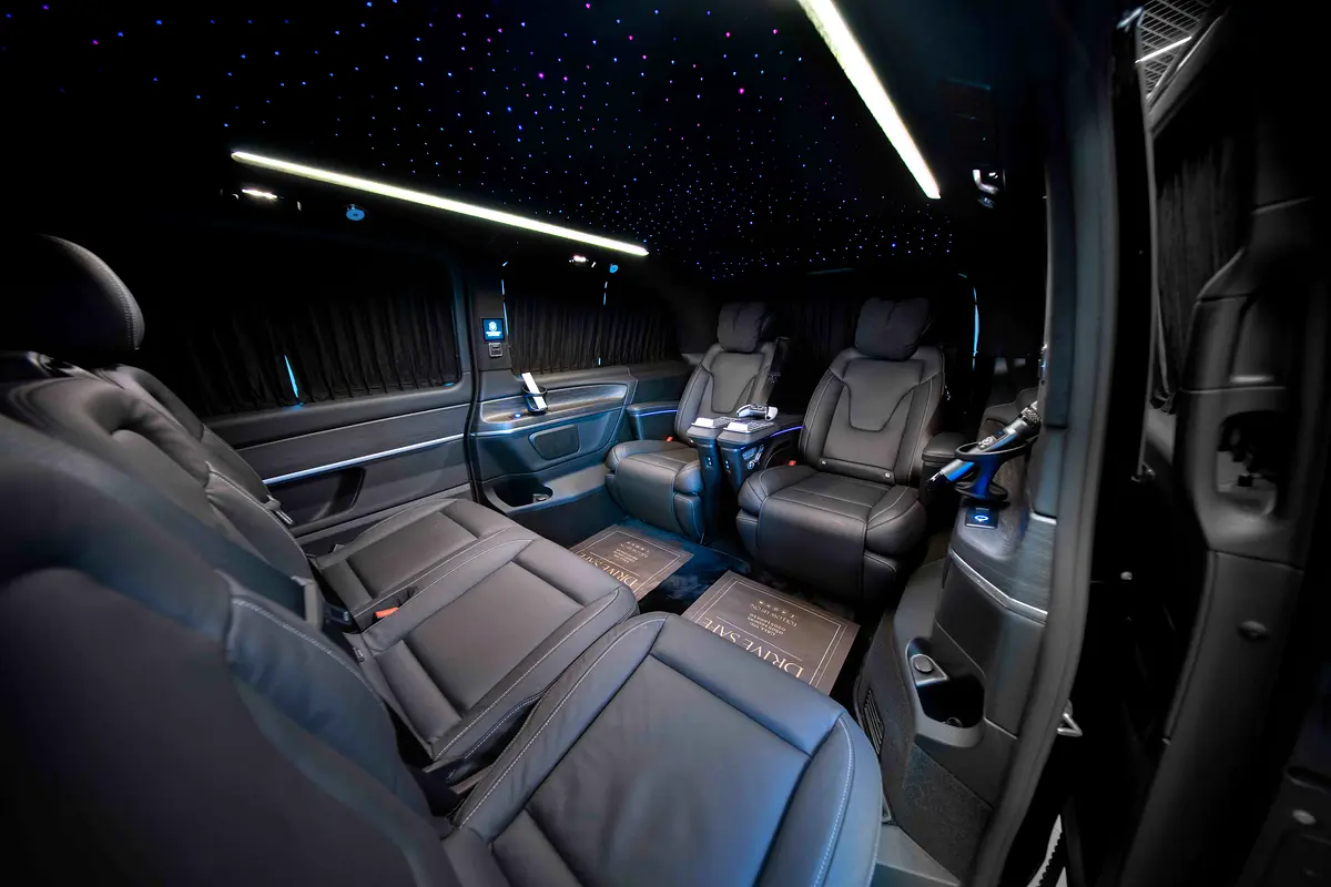Mercedes-Benz V-Class 2026 — photo 1 of 19