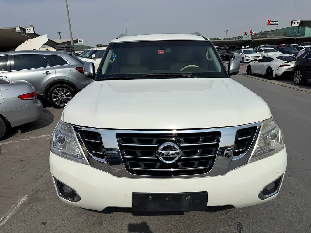 Nissan Patrol 2013 — photo 1 of 12