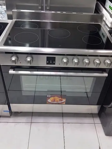 Hoover  Electric Ceramic Stove 5 Burners 60×60cm Mint Condition Working Order Perfect