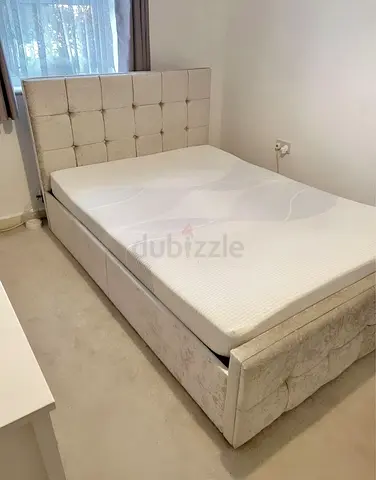 Elegant Double Bed with Luxurious Upholstered Headboard