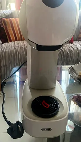 Nescafé dolce gusto Coffee machine with free coffee pod holder