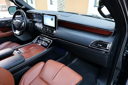 صورة 14 لـ 2021 Lincoln NAVIGATOR