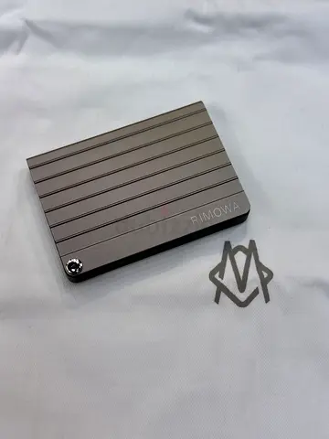 New Rimowa Aluminium card holder in Titanium