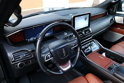 صورة 11 لـ 2021 Lincoln NAVIGATOR