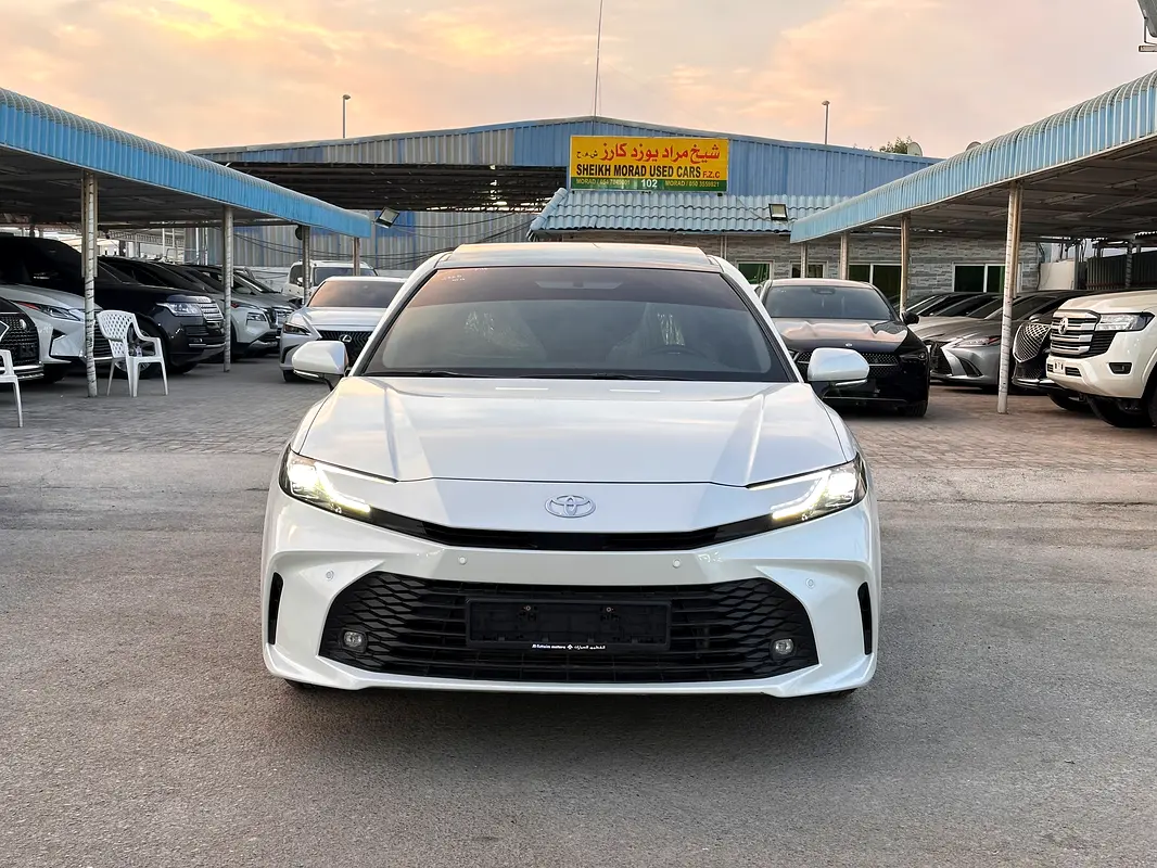 Toyota Camry 2025 — photo 1 of 18